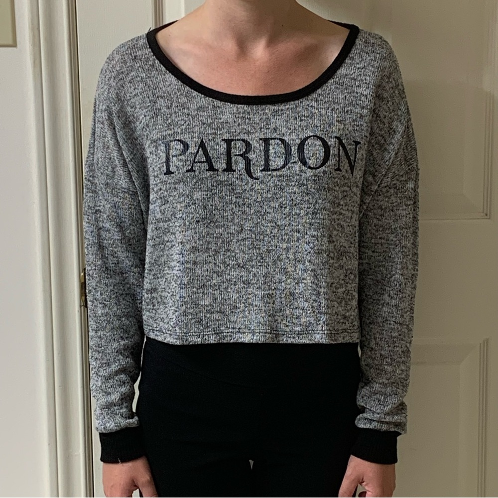 🌷3 for $25🌷Forever 21, US M, Grey & Black Crop Drop Shoulder Statement Sweater